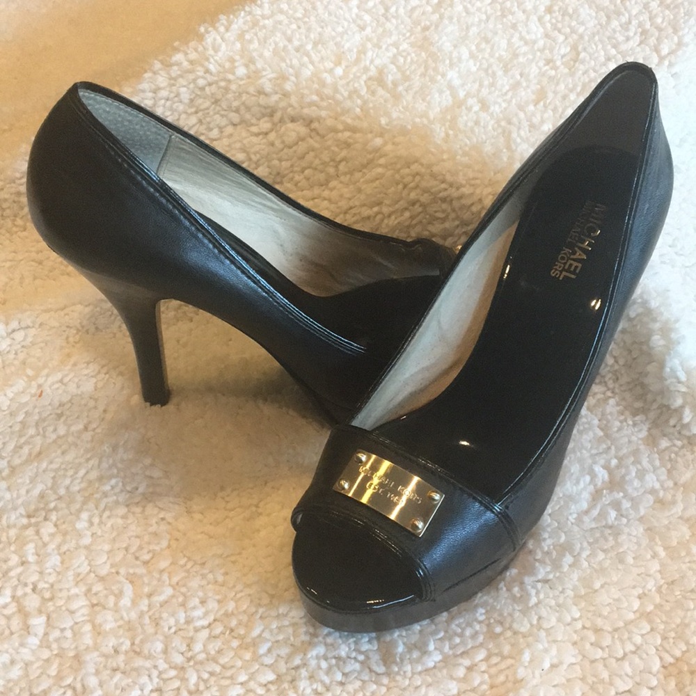 Michael Kors open toe platform pump - black